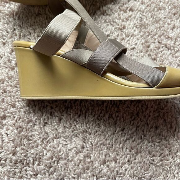 Aquatalia by Marvin K Tan Patent Strappy Wedge Sandals; SZ 8.5; Good Condition - Picture 14 of 16